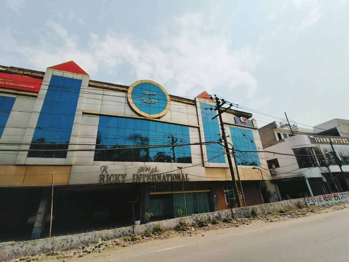 Hotel Ricky International Amritsar Eksteriør billede